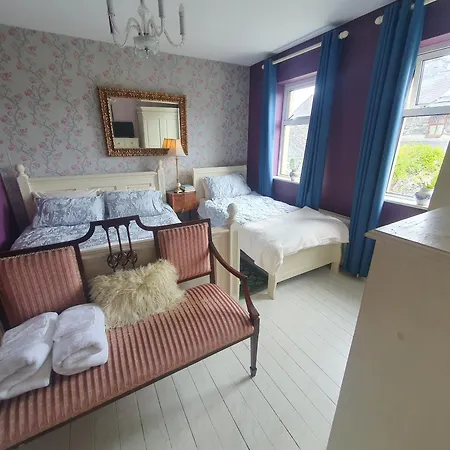 Проживание в семье The Retreat Guest *