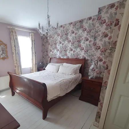 Проживание в семье The Retreat Guest *